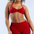 Levendig rood naadloos yoga-set met halter sportbeha en legging met hoge taille. - XS / Boven- En Onderstuk / Bordeauxrood