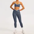 Sportliches Cross-Yoga-Set in Blaugrau mit weißen Kontrastpaspeln für Damen-Fitness. - S / Oberteil Und Unterteil / Blaugrau