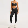 Schwarz-weißes Kontrast-Yoga-Set mit hoher Taille und Crossover für Profi-Fitness-Studios - S / Oberteil Und Unterteil / Schwarz
