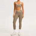Zweiteiliges Taupe-Yoga-Set mit weißem Kontrastbesatz und Leggings mit Crossover-Taille - S / Oberteil Und Unterteil / Kakaobraun
