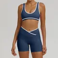 Zweiteiliges dunkelblaues Yoga-Set mit weißem Rand und Crossover-High-Waist-Shorts - S / Oberteil Und Unterteil / Marineblau