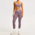 Lila Yoga-Set mit Kontrastpaspeln und Crossover-Leggings mit hoher Taille für Fitness - S / Top Und Bottom (Bra mit schmalen Trägern + Leggings) / Taro-Lila