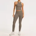 Ensemble de yoga marron sans couture avec débardeur dos nageur côtelé et legging taille haute - S / Haut Et Bas / Kaki