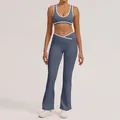 Blaues Yoga-Set mit weißem Kontrastbesatz und Schlaghose mit überkreuzter Taille - S / Oberteil Und Unterteil / Blaugrau