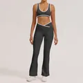 Zweiteiliges dunkelgraues Yoga-Set mit weißem Kontrastbesatz und Wickeltaille - S / Oberteil Und Unterteil / Schwarz