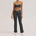 Zweiteiliges graues Yoga-Set mit Überkreuz-Taille und ausgestellter Hose Kontrast - S / Oberteil und Unterteil (Dünner Träger BH + Schlaghose) / Schwarz