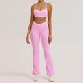 Zweiteiliges rosa Yoga-Set mit weißem Kontrastbesatz und ausgestellter V-Bund Hose - S / Oberteil und Unterteil (Dünner Träger BH + Schlaghose) / Kirschblütenrosa