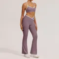 Mauvefarbenes Yoga-Set mit Kontrastbesatz, rückenfreiem Sport-BH und ausgestellter Hose. - S / Oberteil und Unterteil (Dünner Träger BH + Schlaghose) / Taro-Lila