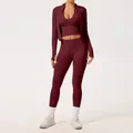 Ensemble de yoga côtelé sans couture trois pièces pour femmes en tenue bordeaux - S / Ensemble / Rouge Cerise