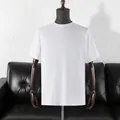 Camiseta blanca de hombre de 180g estilo retro americano, manga corta en maniquí de madera. - S / Tops / Blanco