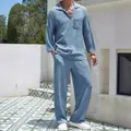 Completo casual due pezzi da uomo in azzurro strutturato con camicia e pantaloni - Taglia M / Top E Pantaloni / Blu lago
