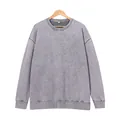 Sweatshirt vintage gris délavé à col rond pour hommes et femmes sur un cintre - S / Hauts / Gris Lavé