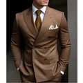 Primer plano de traje marrón de doble botonadura para hombre con acabados de gala. - XXS / Top Y Pantalón / Marrón