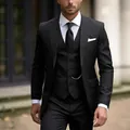 Detailweergave van een klassiek zwart slim-fit driedelig herenpak voor zakelijke kleding. - XXS / Boven- En Onderstuk / Zwart