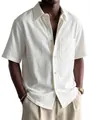 Primo piano di una camicia testurizzata da uomo a maniche corte color crema. - Taglia S / Top / Bianco