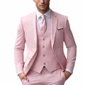 Detailansicht eines hochwertigen rosa dreiteiligen Slim Fit Business Anzugs für Herren - Rosa