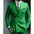 Vista detallada de un traje de hombre de doble botonadura verde vibrante con corbata - XXS / Top Y Pantalón / Verde