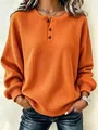 Detail van de oranje wafelgebreide textuur op het casual damessweatshirt met knopen - Oranje