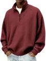 Gros plan sur la texture en maille gaufrée d'un pull rétro bordeaux à demi-zip pour homme. - S / Hauts / Rouge