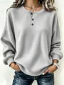Detailweergave van grijze wafelgebreide sweatshirt met knoopsluiting bij de hals - Grijs