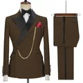 Elegante traje de dos piezas marrón para hombre para negocios y bodas - Café