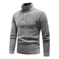 Detailansicht eines hochwertigen grauen Strickpullovers mit halbem Reißverschluss - M / Oberteile / Hellgrau