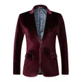 Detail eines burgunderroten Samtblazers mit elegantem Paisley-Futter und steigendem Revers - Burgunderrot