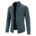 Detailansicht einer Herren Strickjacke mit Reißverschluss, Stehkragen und Melierung - Blaugrau