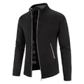 Detail der Herren Winter Strickjacke mit Stehkragen, Reißverschluss und Vliesfutter - M / Oberteile / Schwarz