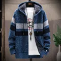Cárdigan de punto con capucha para hombre en azul grisáceo con forro de felpa - M / Tops / Gris Azulado