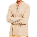 Vue détaillée d'une chemise à lacets en mélange coton-lin beige pour homme sur modèle - S / Hauts / Kaki