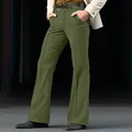 Détail du pantalon évasé slim pour homme en sergé vert olive avec plis sur le devant - Vert Militaire