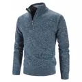 Blauer Herren-Strickpullover mit Fleecefutter, Stehkragen und halbem Reißverschluss - M / Oberteile / Blau