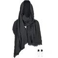 Detalle de capa medieval negra con capucha, bordes deshilachados y alfileres de seguridad. - Talla única / Tops / Negro