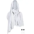 Detalle de una capa medieval gris con capucha y alfileres de seguridad para cosplay de LARP - Talla única / Tops / Blanco