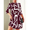 Vestido elegante de otoño con estampado abstracto blanco en burdeos, cuello alto y manga 3/4. - S / Vestidos / Burdeos