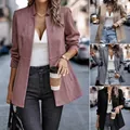 Gedetailleerd overzicht van dames slim-fit jacquard blazer in diverse kleuren met patroon - Marineblauw