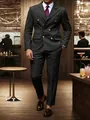 Detalle de un elegante traje cruzado de raya diplomática azul marino para cena oficial - 1XL / Top Y Pantalón / Talla Grande Negro