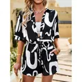 Zomerse tweedelige set met abstracte zwart-witte print overhemd en korte broek - S / Boven- En Onderstuk / Zwart