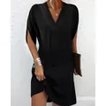 Elegantes schwarzes Kleid mit V-Ausschnitt, Plissee-Details und Fledermausärmeln - Schwarz
