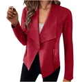 Detalle del frente drapeado y la cremallera de este elegante blazer de ante sintético rojo - S / Tops / Burdeos