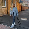 Una chaqueta bomber gris minimalista de corte oversize con bolsillos grandes para mujer - XS / Tops / Gris