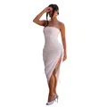 Detailansicht eines eleganten weißen trägerlosen Bodycon-Maxikleides mit Schlitz - S / Oberteil und Hose / Weiß