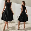 Elegantes schwarzes ärmelloses figurbetontes Midikleid mit Perlendetails für Damen - S / Schwarz