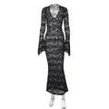 Robe longue en dentelle noire élégante avec décolleté en V profond et manches évasées. - S / Noir