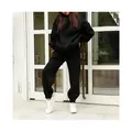 Άνετη γυναικεία μαύρη αθλητική φόρμα με oversized φούτερ και παντελόνι jogger σπορ - Μαύρο