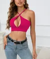 Vista detallada de un top corto tipo halter magenta con abertura frontal y diseño cruzado - XS / Tops / Fruta