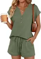 Ensemble deux pièces décontracté pour femme avec col en V, boutons et short en vert sauge - S / Haut Et Bas / Vert Militaire