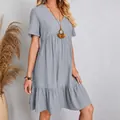 Lässiges graues Kurzarm-Kleid mit V-Ausschnitt und Strukturstoff - S / Oberteile / Hellgrau (24#)