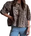 Vista detallada de blusa de leopardo para mujer con mangas abullonadas y lazos frontales. - S / Tops / Estampado de leopardo